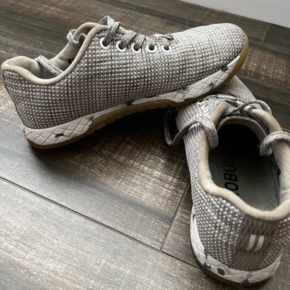white heather granite trainer